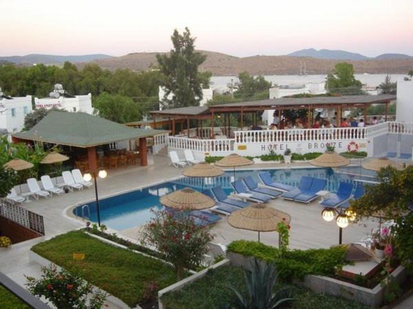 Bronze Hotel Gümbet Buitenkant foto
