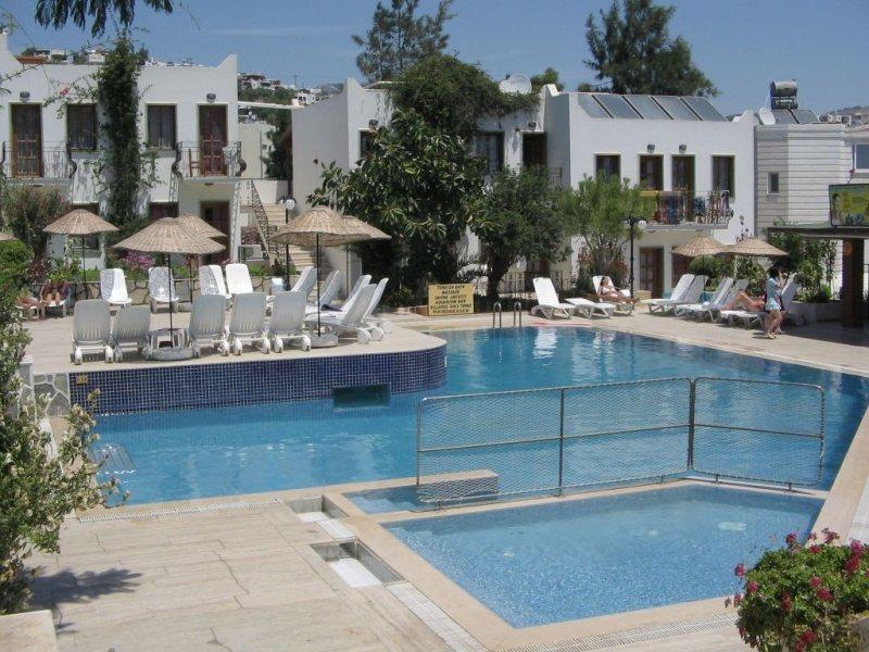 Bronze Hotel Gümbet Buitenkant foto