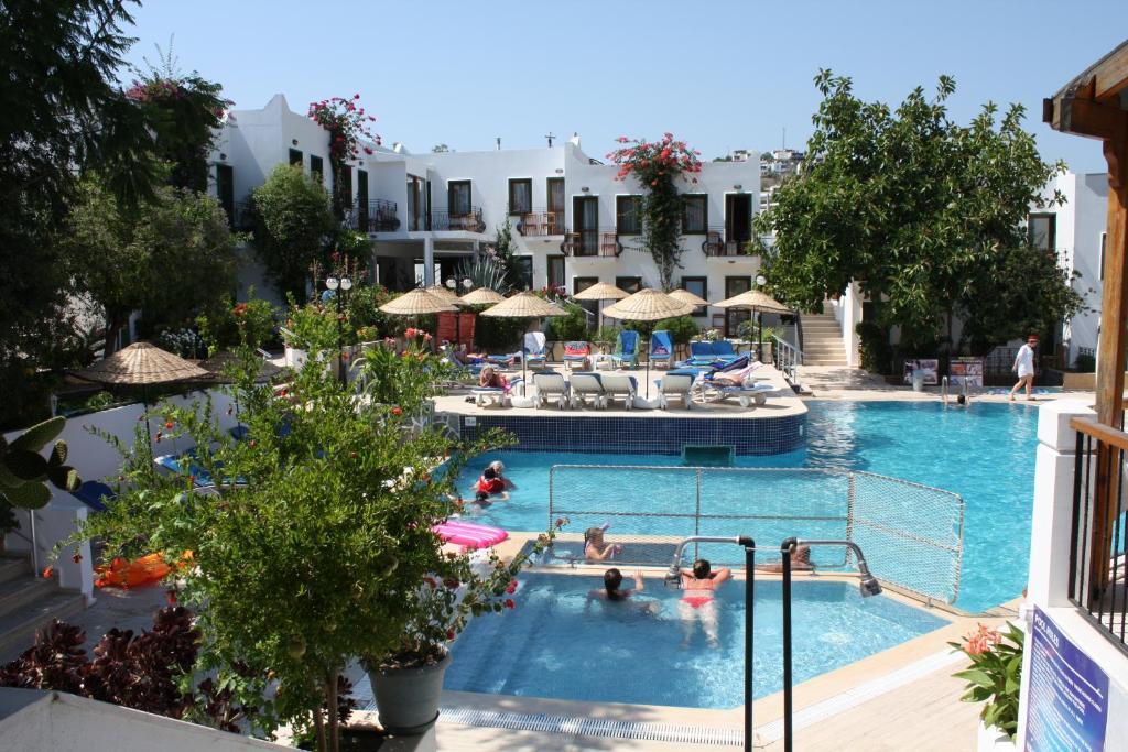 Bronze Hotel Gümbet Buitenkant foto