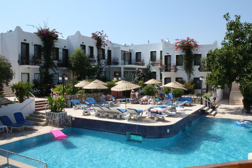 Bronze Hotel Gümbet Buitenkant foto