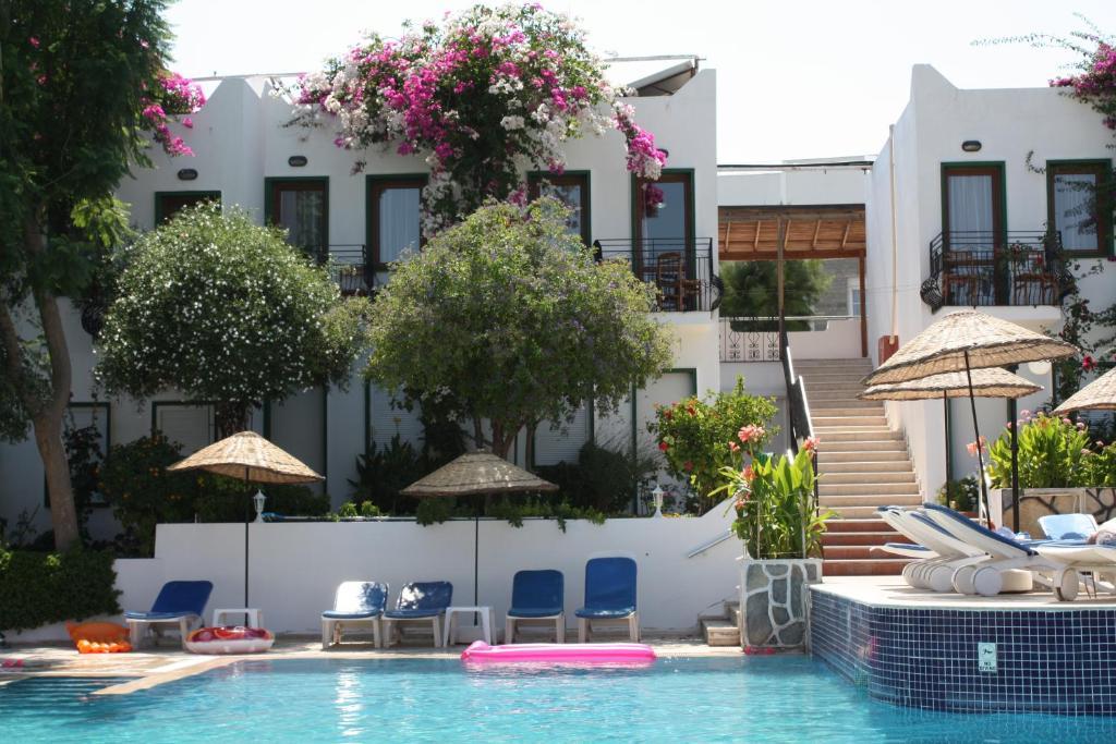 Bronze Hotel Gümbet Buitenkant foto