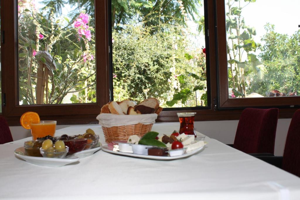 Bronze Hotel Gümbet Buitenkant foto
